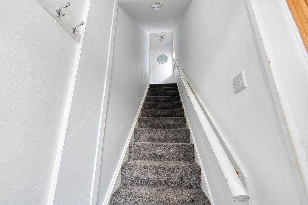 Property photo 2 of 39