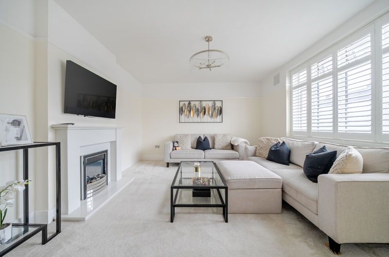 Property photo 3 of 21 Lounge Angle 1