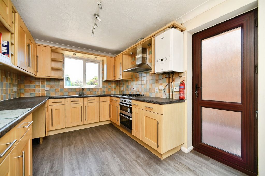 Property photo 3 of 19