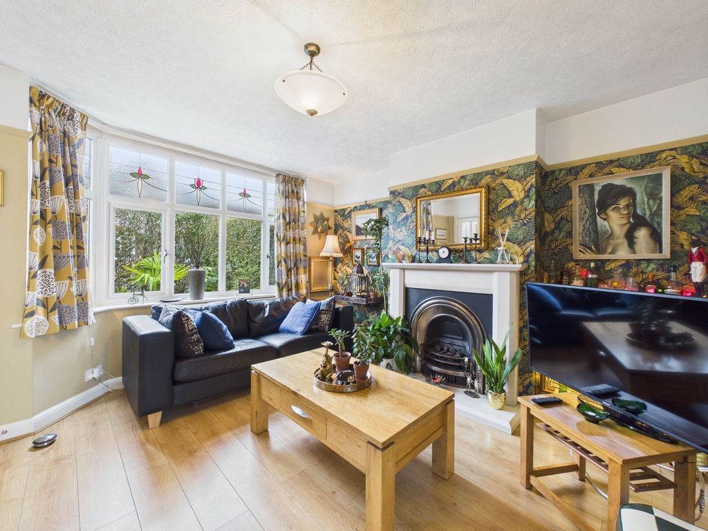 Property photo 3 of 24 Lounge