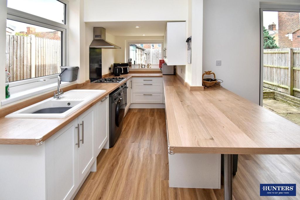 Property photo 3 of 17 Kitchen
