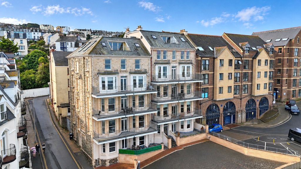 2 bed flat for saleSommers Crescent, Ilfracombe, Devon EX34 photo 4