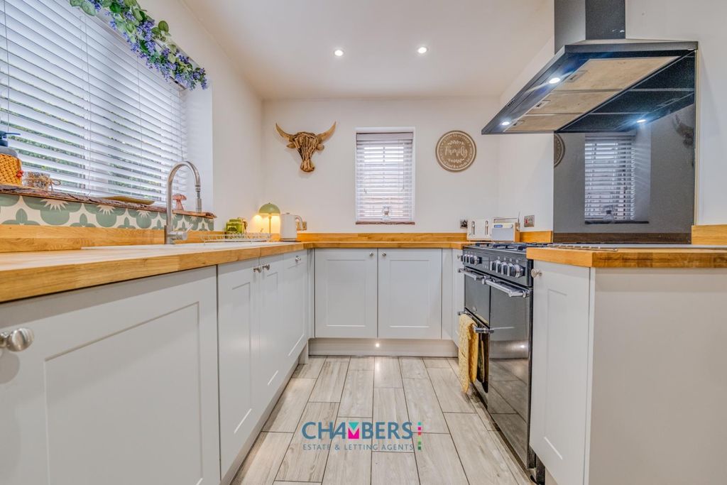 Property photo 2 of 56 231 Tamworth Road-18.Jpg