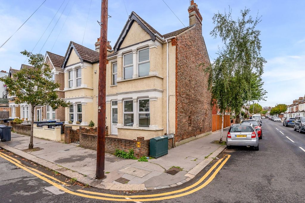 Property photo 3 of 17