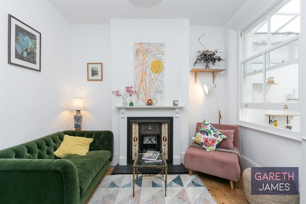 Property photo 3 of 16