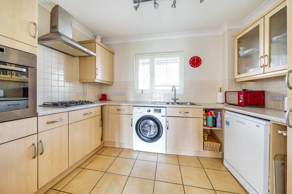 Property photo 3 of 16 Kitchen