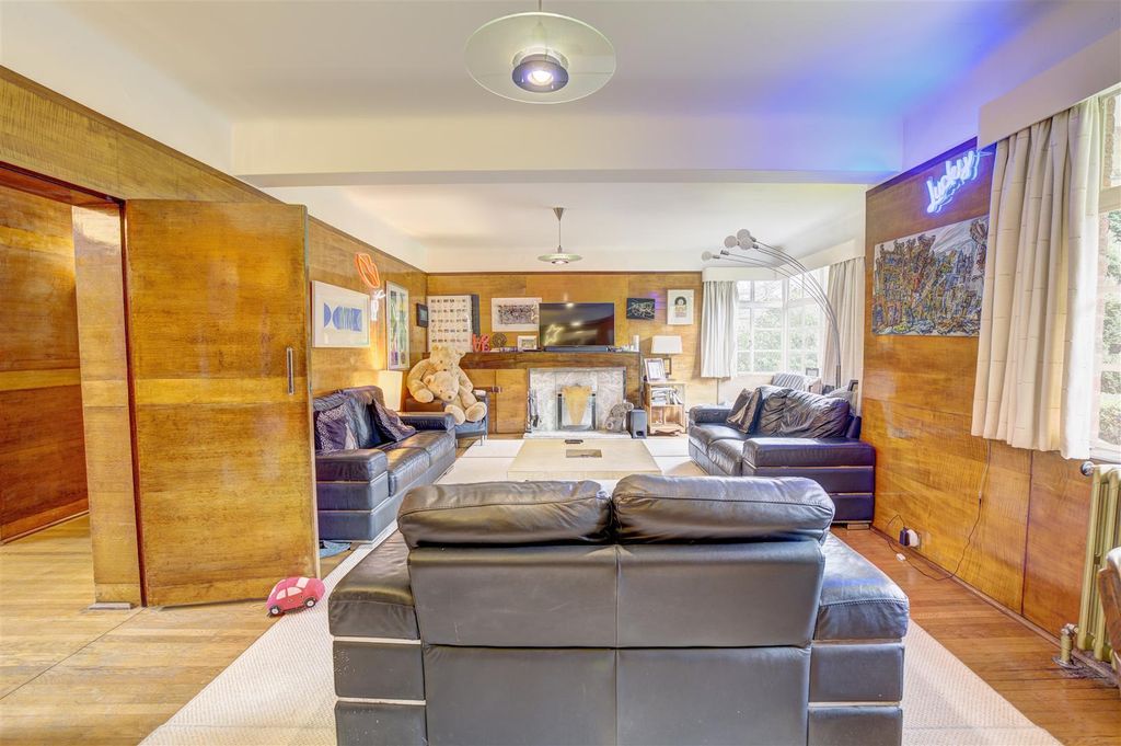 Property photo 2 of 35