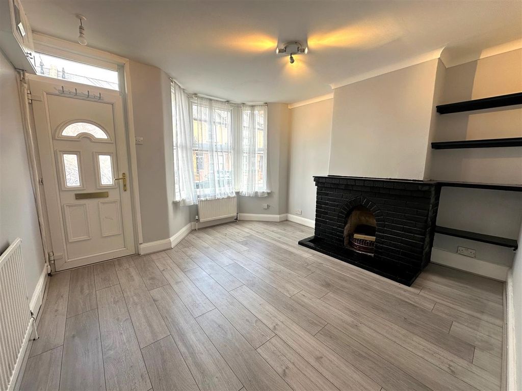 Property photo 2 of 9 Coopers Estate Agents