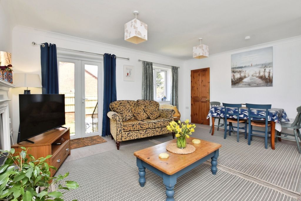 Property photo 2 of 18 Living Room