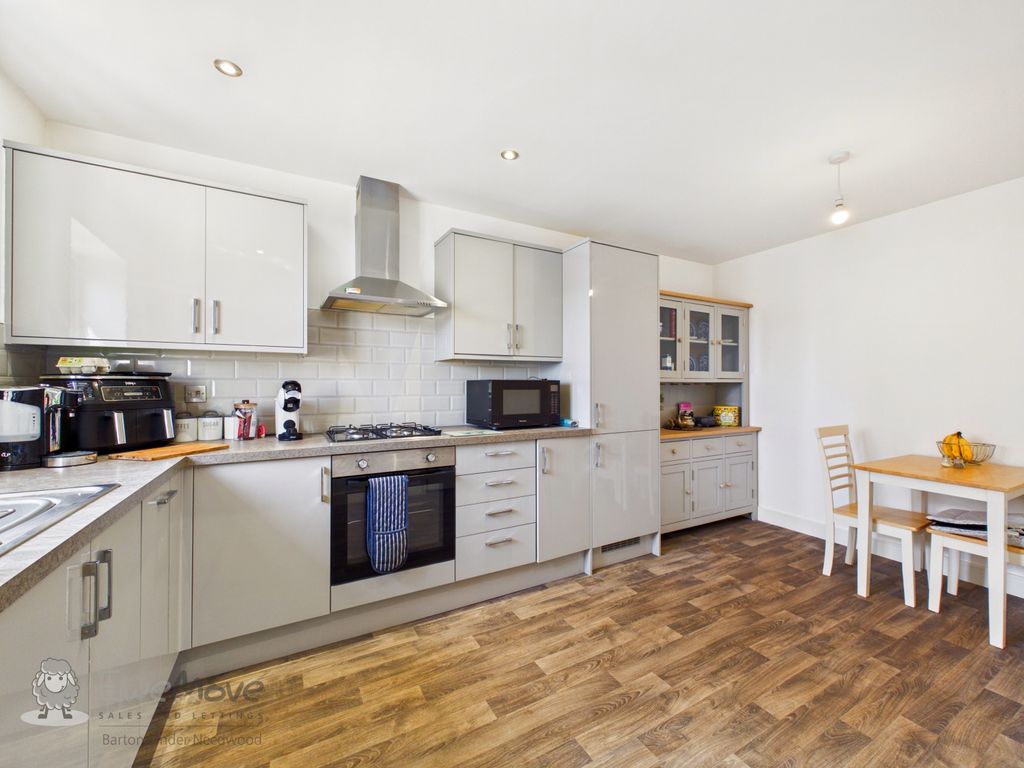 Property photo 3 of 11 Kitchen c