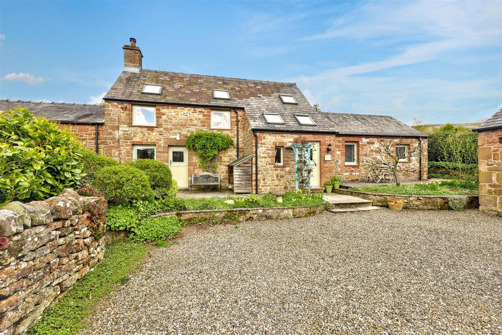 Property photo 1 of 37 Oak Tree View