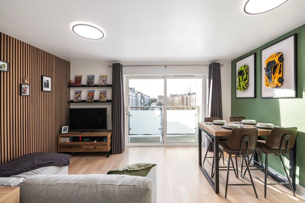 Property photo 2 of 18