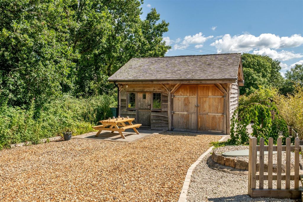 Property photo 3 of 24 Barn