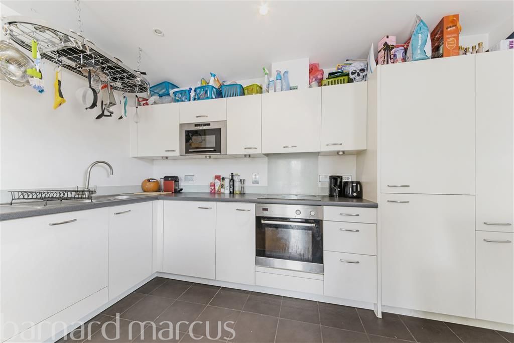 Property photo 3 of 7 Kitchen