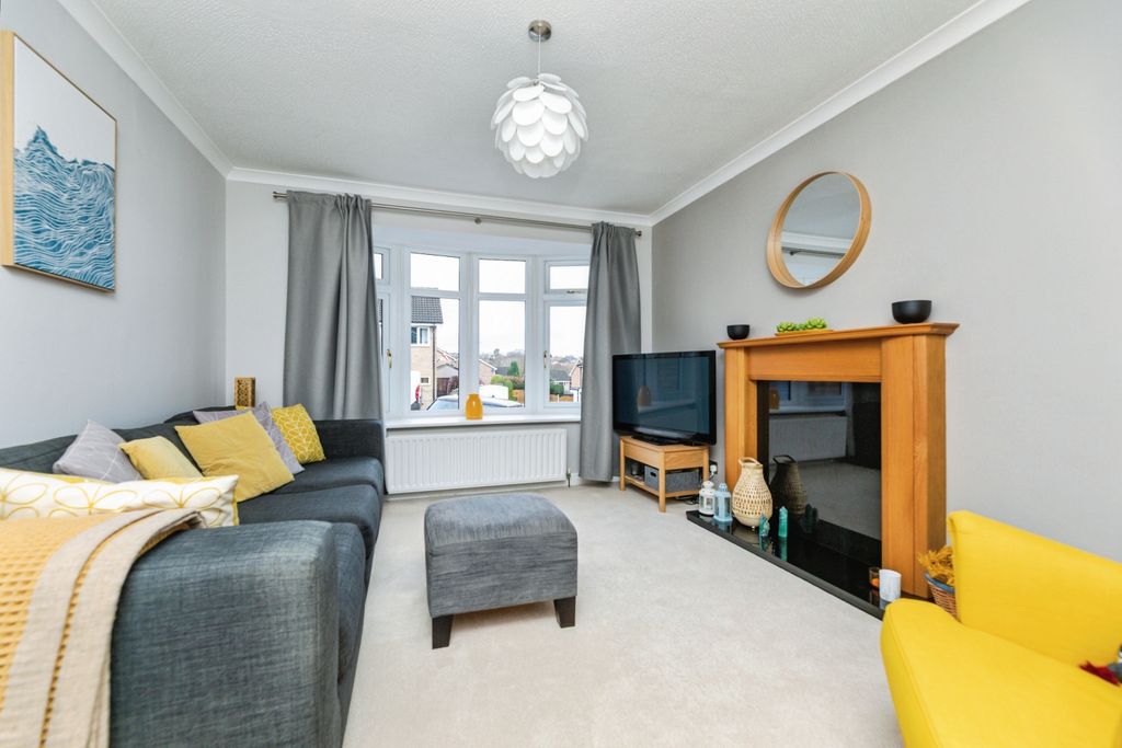 Property photo 3 of 18 Living Room