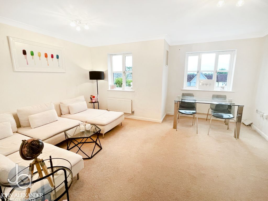 Property photo 2 of 16 20251002_171422940_0.5