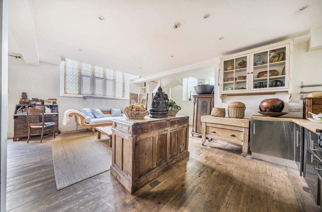 Property photo 3 of 21 1357933-11-68d40F...