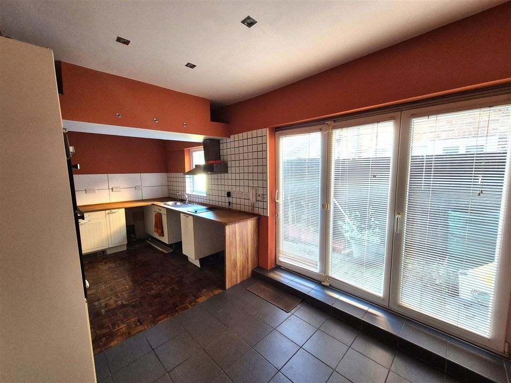 Property photo 3 of 13 Kitchen