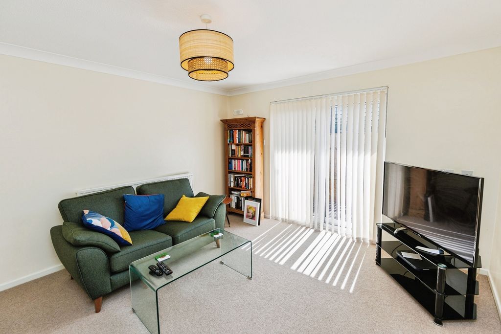 Property photo 3 of 10 Lounge