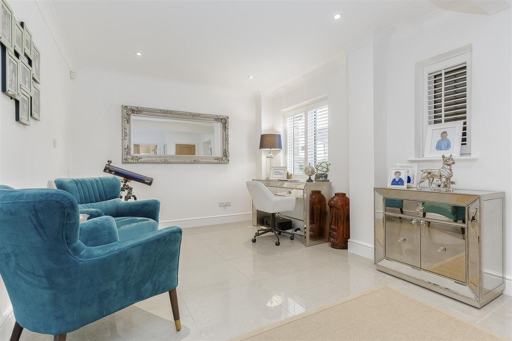 Property photo 3 of 39 House-Beechfield-Banstead-105.Jpg