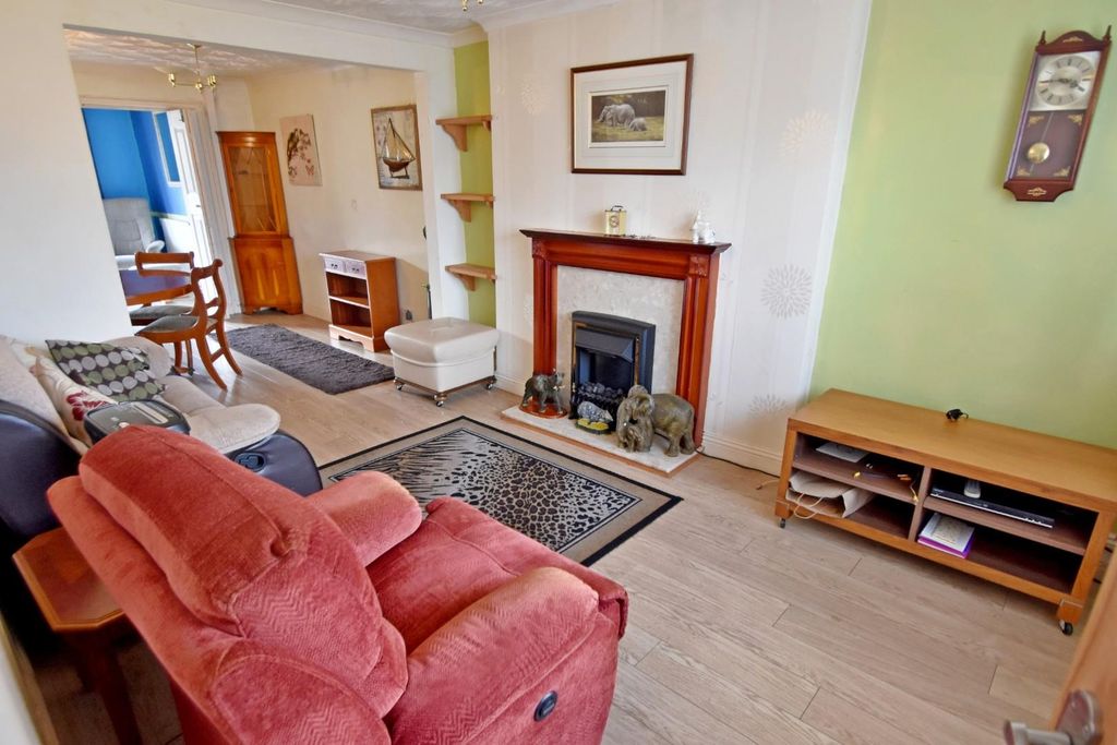 Property photo 2 of 14