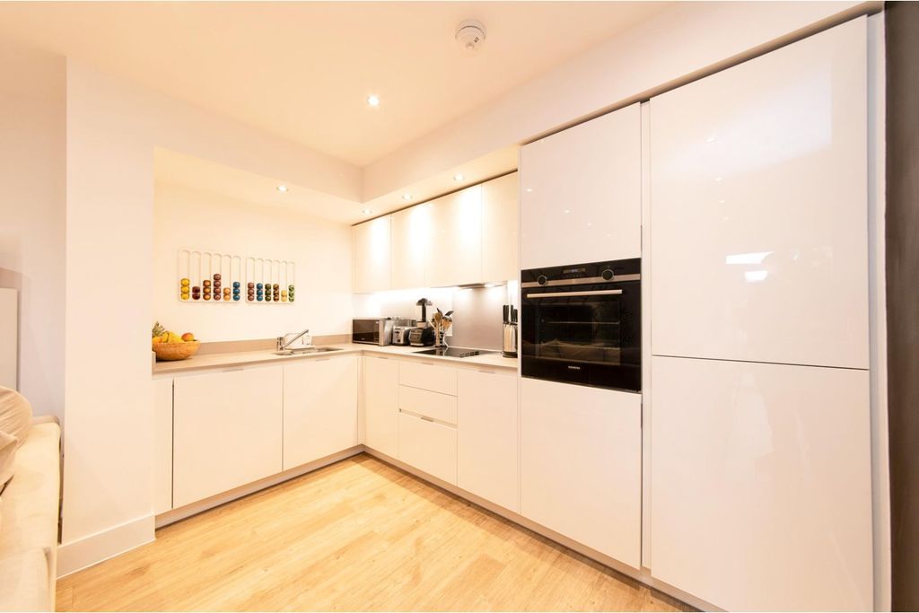 Property photo 3 of 14 Kitchen