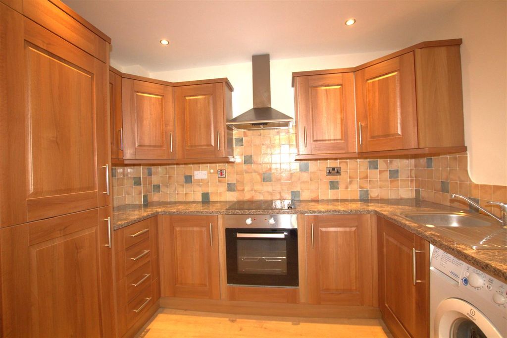 Property photo 3 of 9 Kitchen