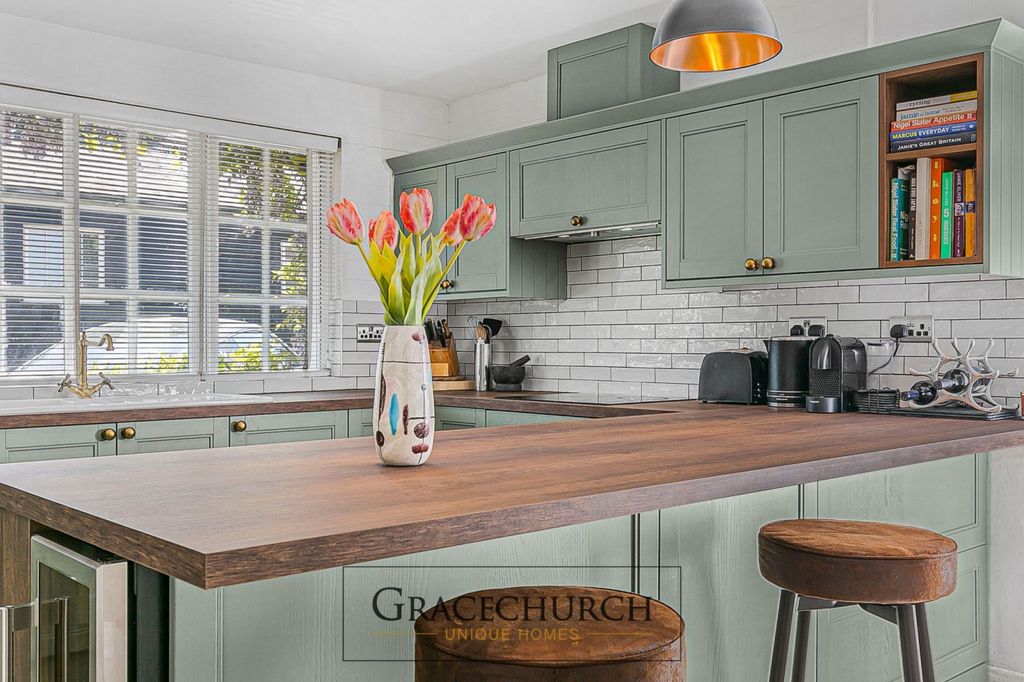 Property photo 3 of 28 Kitchen