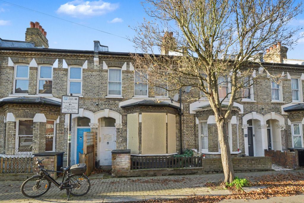 Property photo 1 of 34 Flat A And B, 26 Stanmer Street, Battersea, London Sw11 3Eg