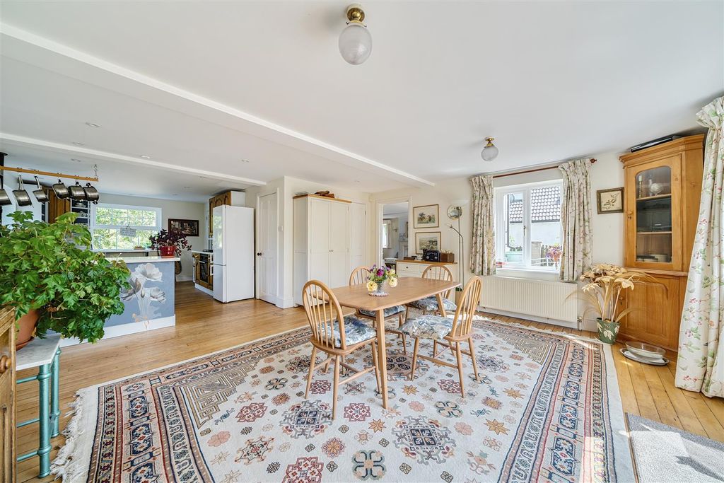 Property photo 2 of 44 1325195-22-68752Bf2902De.Jpg