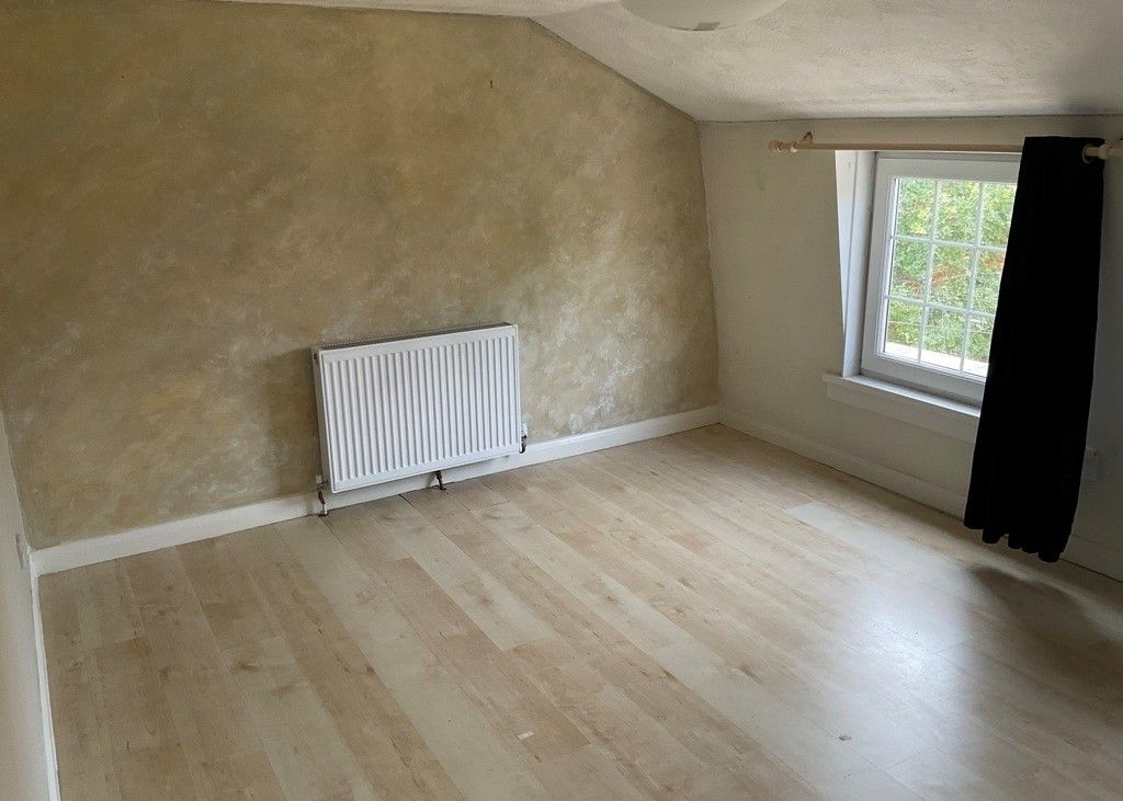 Property photo 1 of 6 Bedroom