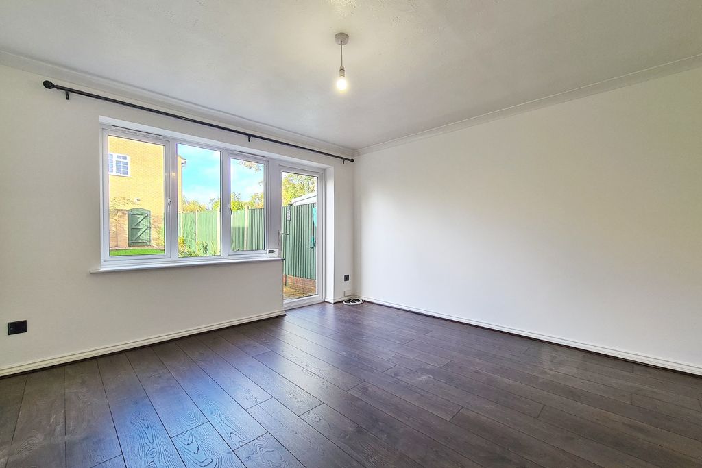 Property photo 2 of 8 1807333