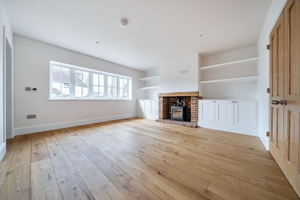 Property photo 3 of 19 Sitting Room