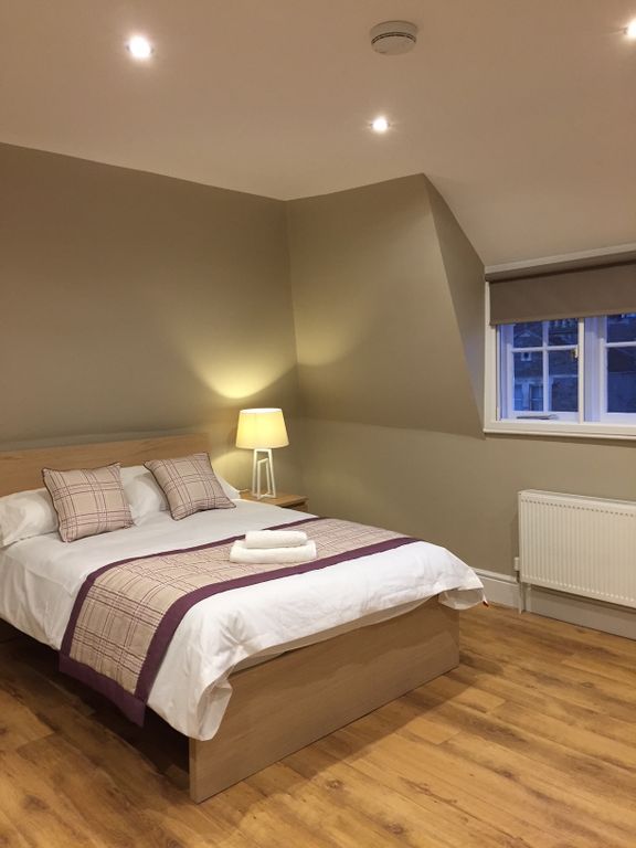 Property photo 2 of 5 Bright, Neatly Presented Double Bedroom With A Com...