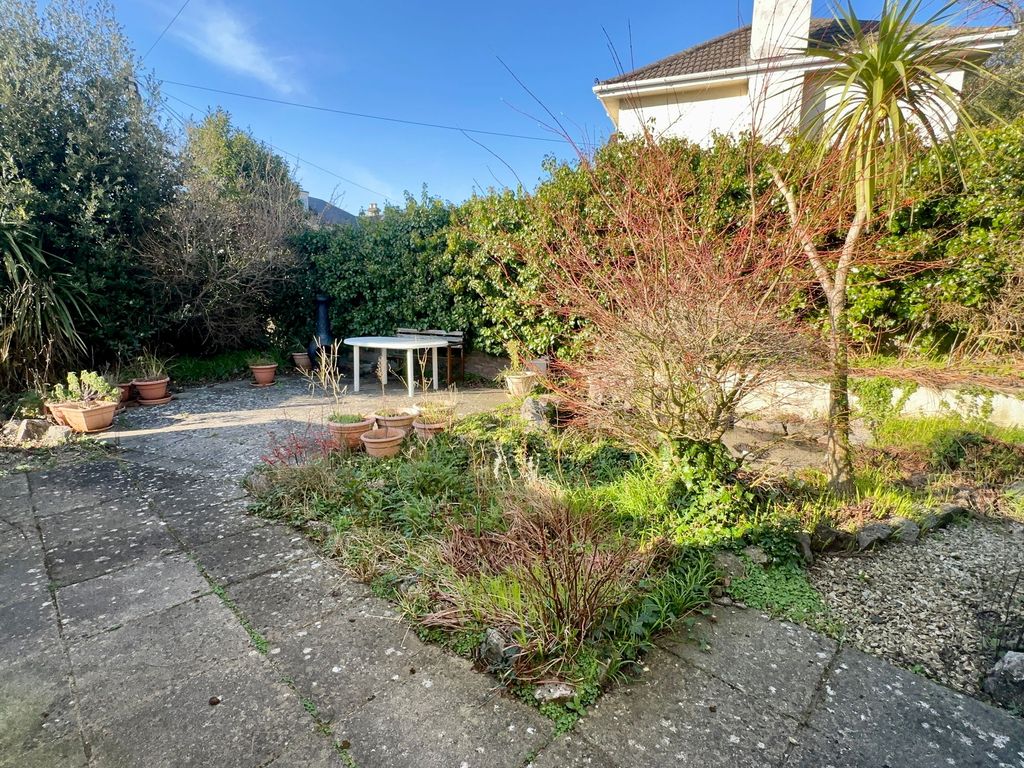 Property photo 2 of 28