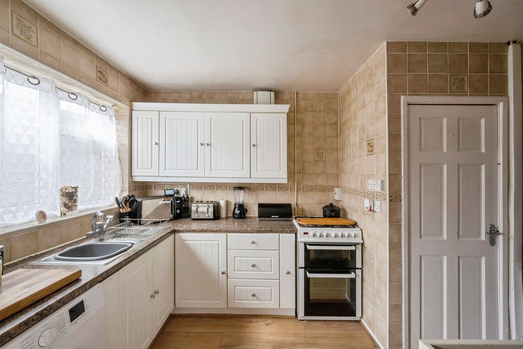 Property photo 3 of 17