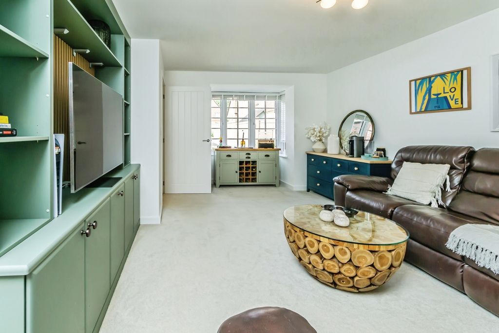 Property photo 3 of 16 Pbox-Img.Jpg