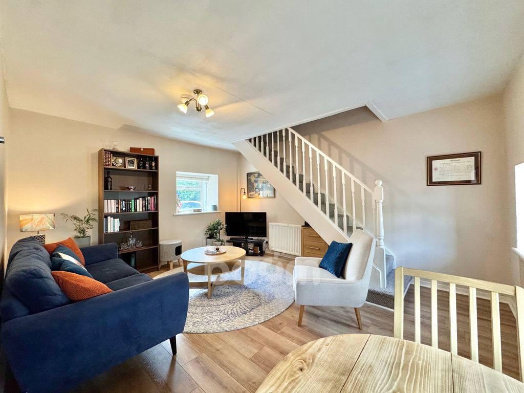 Property photo 2 of 20 Park Court, Beith Lounge Pic