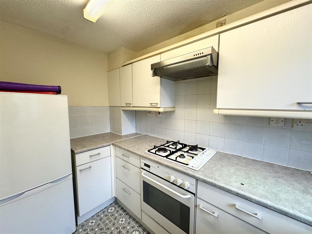 Property photo 3 of 12 Kitchen