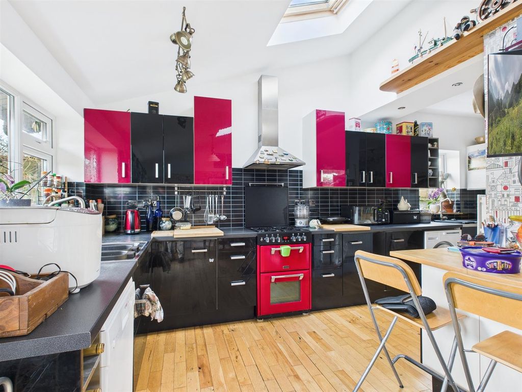 Property photo 3 of 19 Cam02295G0-Pr0376-Still007.Jpg