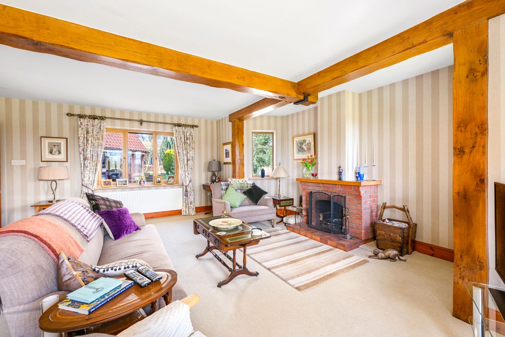 Property photo 2 of 32