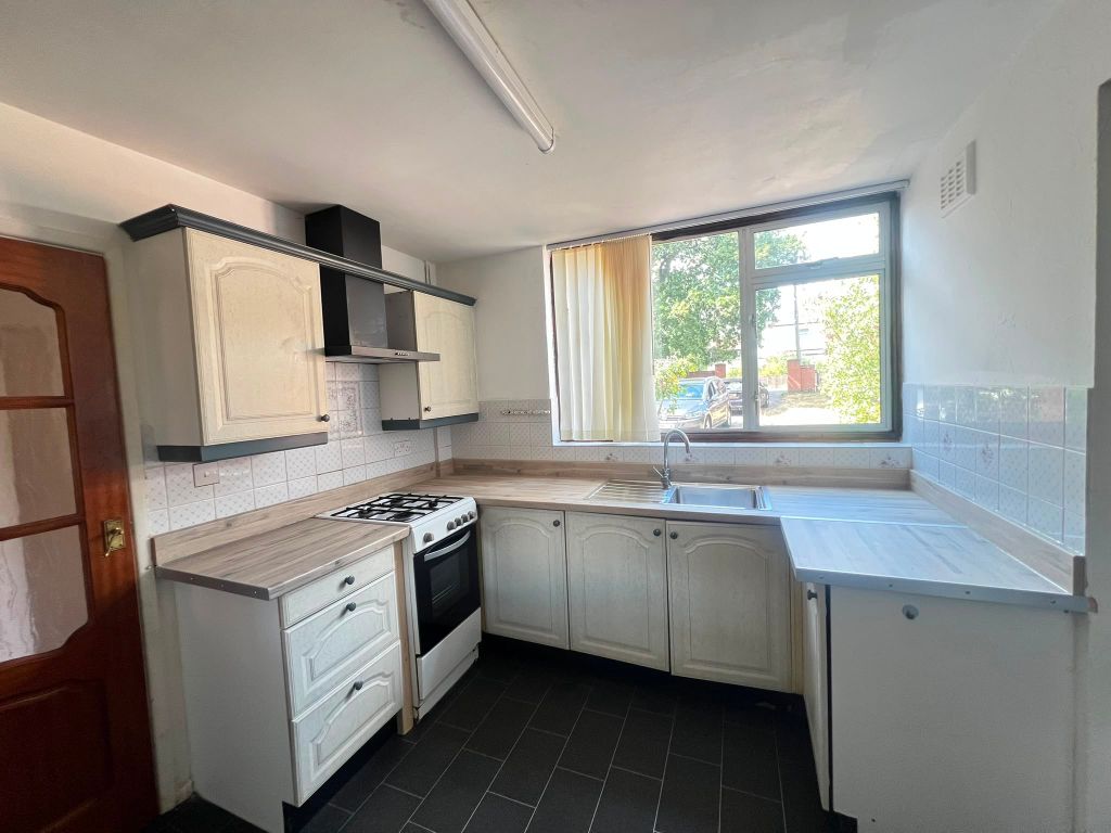 Property photo 2 of 16 61435ba5-Bfba-45E6-A9Eb-9F0117c27Bc0