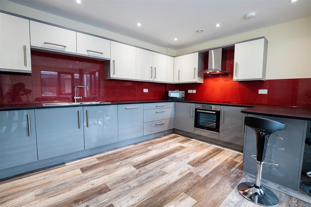 Property photo 3 of 9 Ecco Sheffield Flat 30-3.Jpg