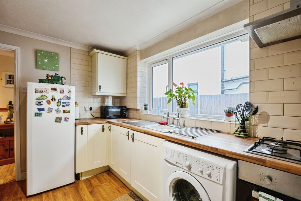 Property photo 3 of 20