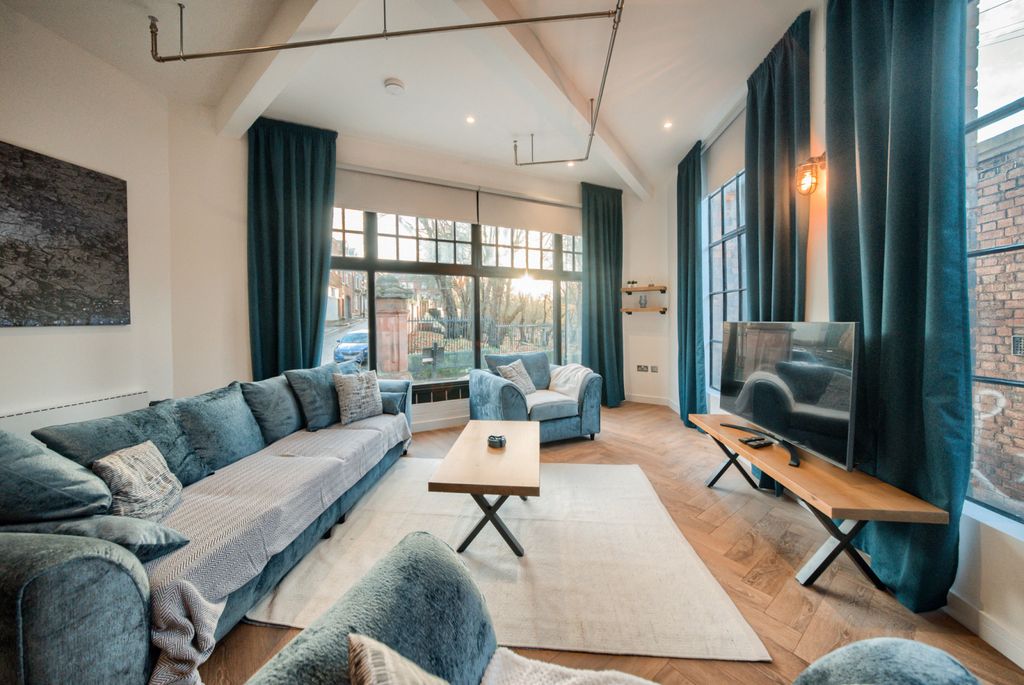 Property photo 3 of 24 Gallery