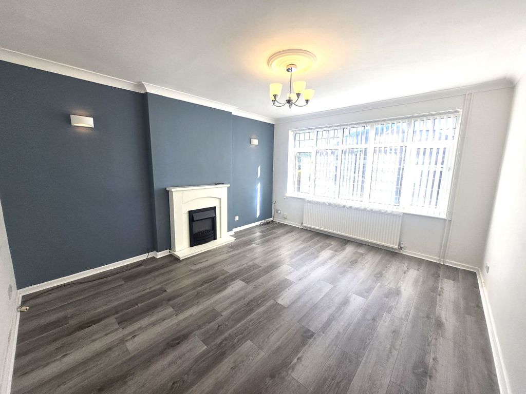 Property photo 2 of 28