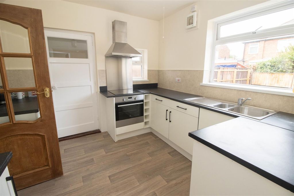 Property photo 3 of 16 Kitchen