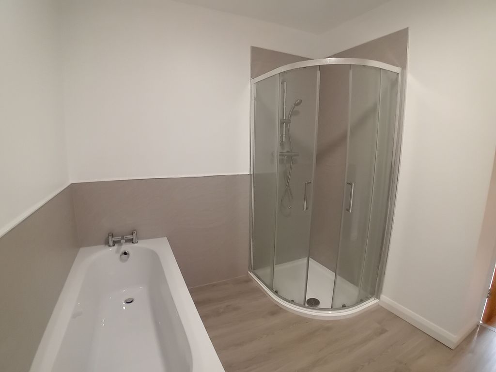 Property photo 1 of 12 Bathroom