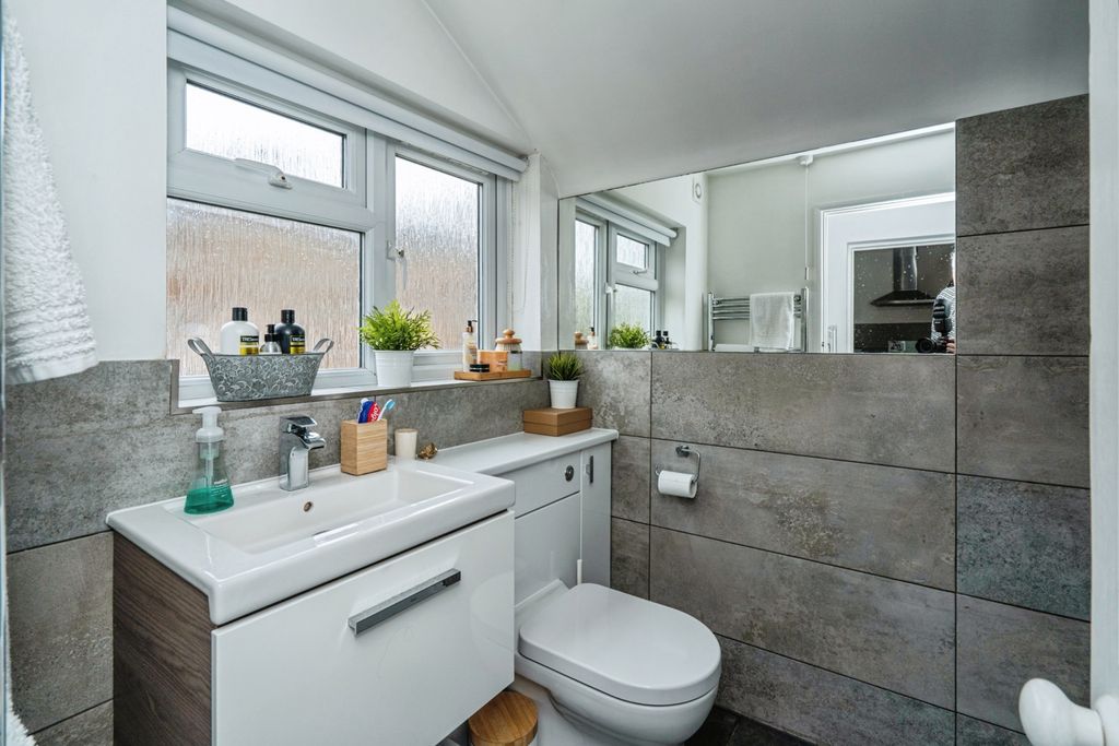 Property photo 3 of 17 Photo