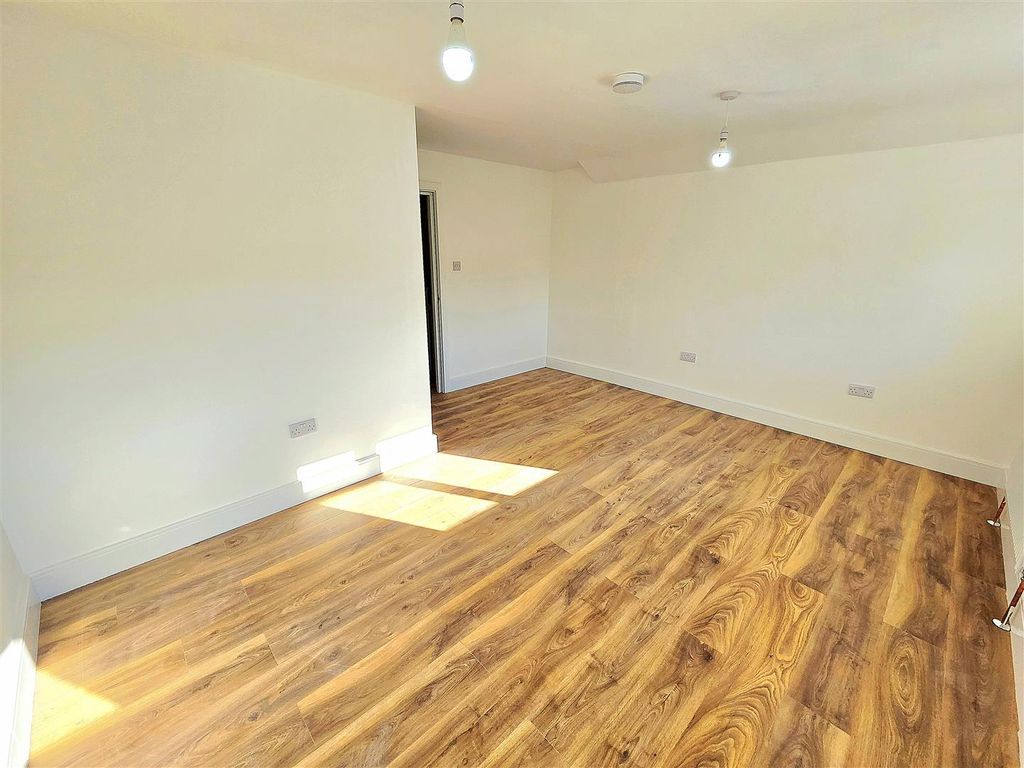 Property photo 2 of 8 20260319_154130.Jpg